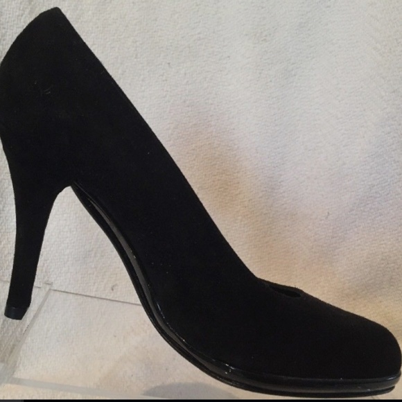 Stuart Weitzman Shoes - Stuart Weitzman Black Suede Pump Heels Size 6 M